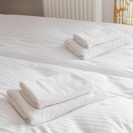 200m From Alk By Bookinghost *